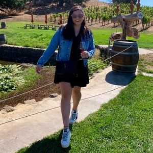 Meet your Posher, Daniela